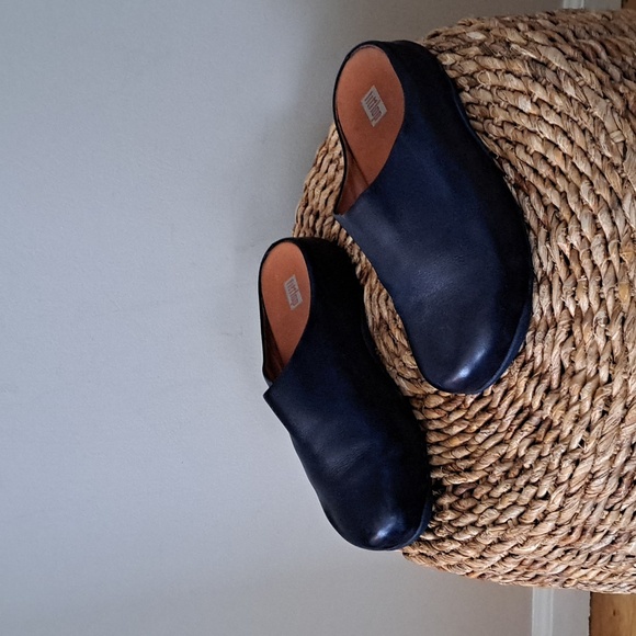 Fitflop Womens Shuv Navy Leather Athleisure/Casual Slip On Slide Mule Clogs S-9 - Picture 2 of 8